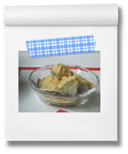 ガラスのお皿に乗った100円とは思えないボリュームのわらび餅 写真.png