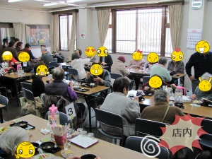 喫茶いく~の開店直後の様子 店内.jpg