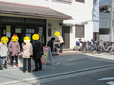 ふれあい喫茶いく~の開店時の外の様子 100円喫茶いく~の 外の様子.jpg