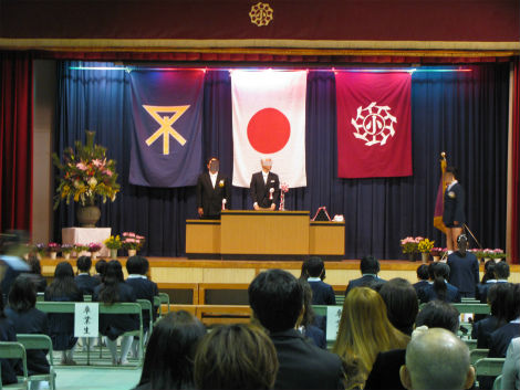 卒業証書を受け取る卒業生 卒業写真2.jpg