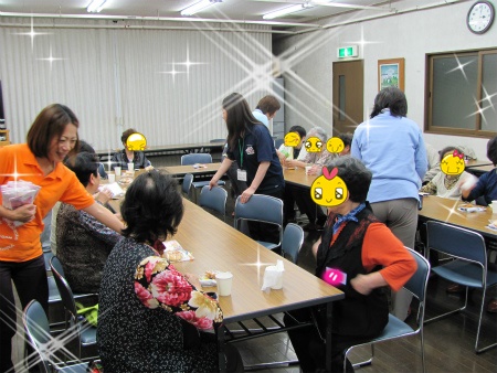 おやつタイム おやつタイム風景.jpg