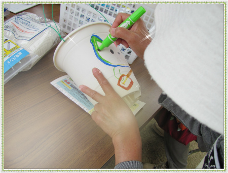 ステップ３  ポットに絵を描くjpg